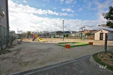 敷地西側に隣接している『込高公園』