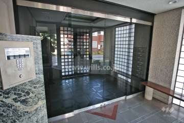 エントランスはオートロック付きです。