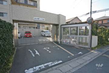 駐車場出入り口(リングシャッター付き）