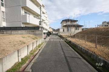 敷地東側の前面道路
