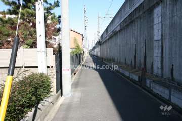敷地東側の前面道路