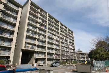 鳴海グランドハイツD棟の外観（南側から）