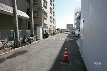 駐車場出入り口