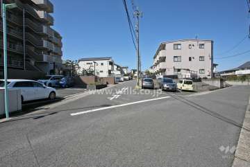 敷地北側の前面道路