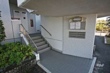 住戸入り口（共用ポスト）