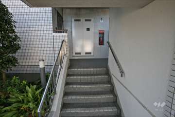 住戸へ続く階段