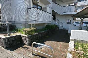 住戸入り口へのアプローチ