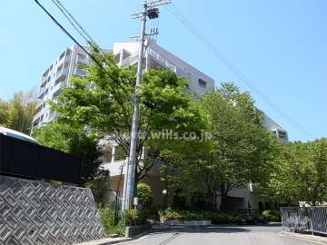 東急ドエルアルス緑地公園B棟の外観（南東側から）