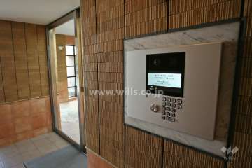 エントランスはオートロック付きです。