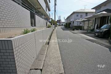 敷地南側の前面道路