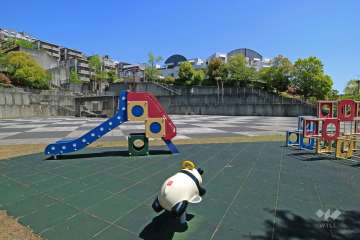 隣接する公園