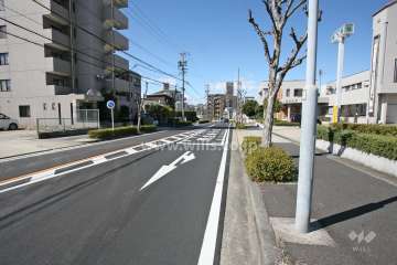 敷地北東側の前面道路