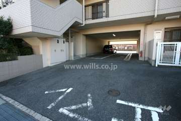 駐車場出入り口