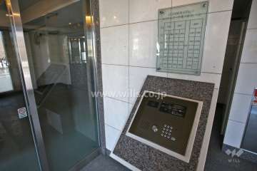 オートロックと案内板