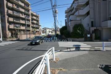 敷地南側の前面道路