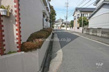 敷地東側の前面道路