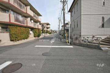 敷地南側の前面道路