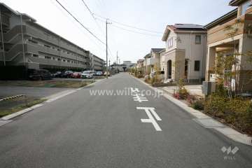 敷地北側の前面道路