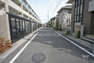 敷地南側の前面道路