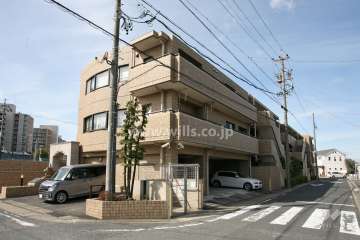 ライオンズマンション長根町第2の外観（東側から）