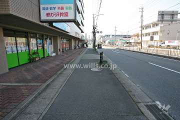 敷地北側の前面道路（東側から）