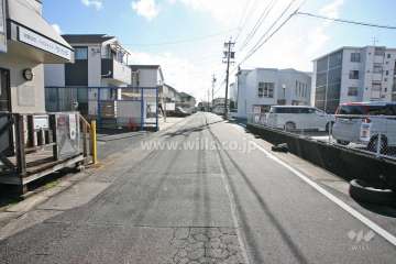 敷地北側の前面道路