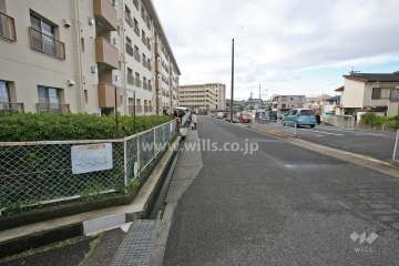 敷地北西側の前面道路