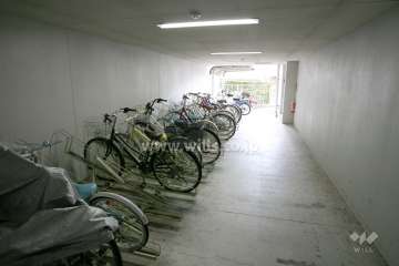 屋内に設けられた駐輪場