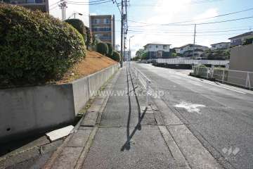 敷地南側の前面道路
