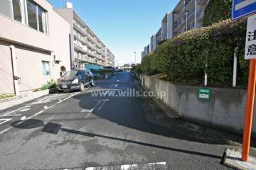 敷地南西側の前面道路