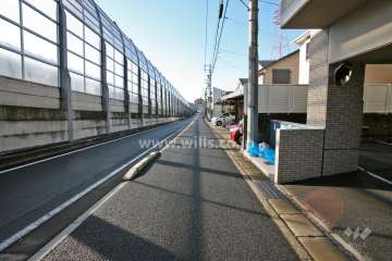 敷地東側の前面道路