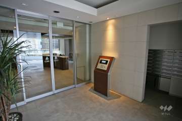 エントランスはオートロック付きです。