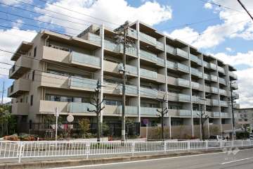 プレイズ神沢の外観(南西側から)