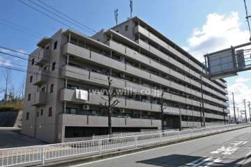 グローリアスコート緑区桃山東の外観(西側から)