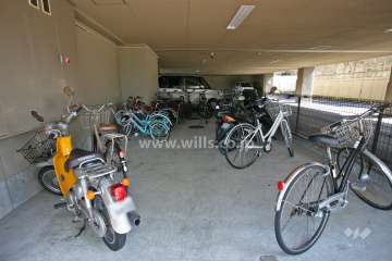 駐輪場とバイク置場