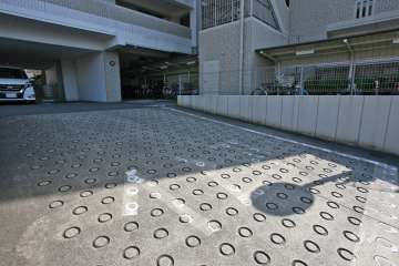 駐車場出入り口