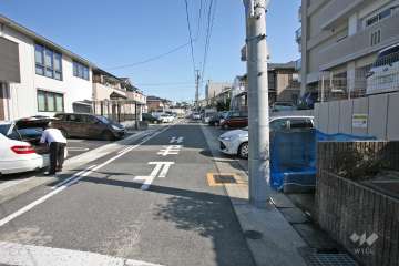 敷地北側の前面道路