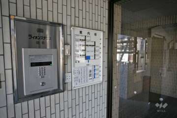 オートロックと案内板