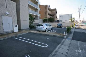 敷地内駐車場（屋外平面式）