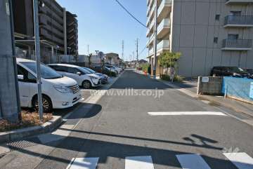 敷地北側の前面道路
