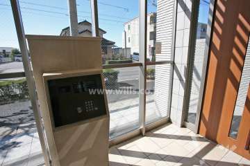 エントランスはオートロック付きです。