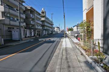 敷地北側の前面道路(東側から)