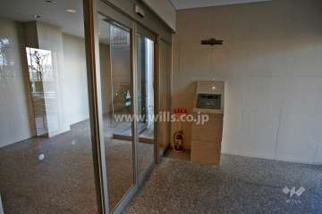 エントランスの自動ドア