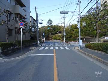 メゾン千里丘1番街Ｄ棟の東側前面道路