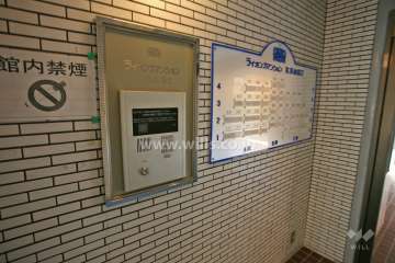 エントランスはオートロック付きです。