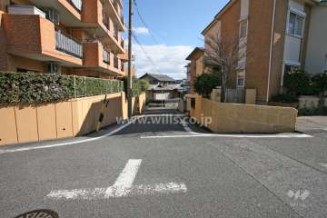 敷地南側の前面道路