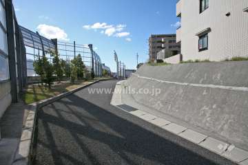 敷地東側の前面道路