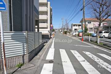 敷地東側の前面道路