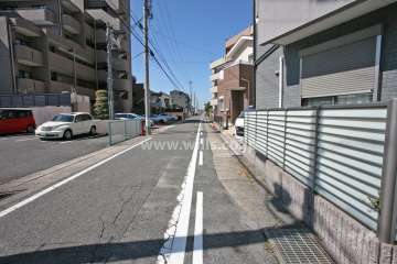 敷地南側の前面道路