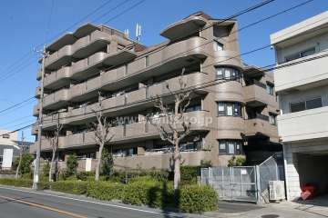 ライオンズマンション滝ノ水公園の外観（南東側から）